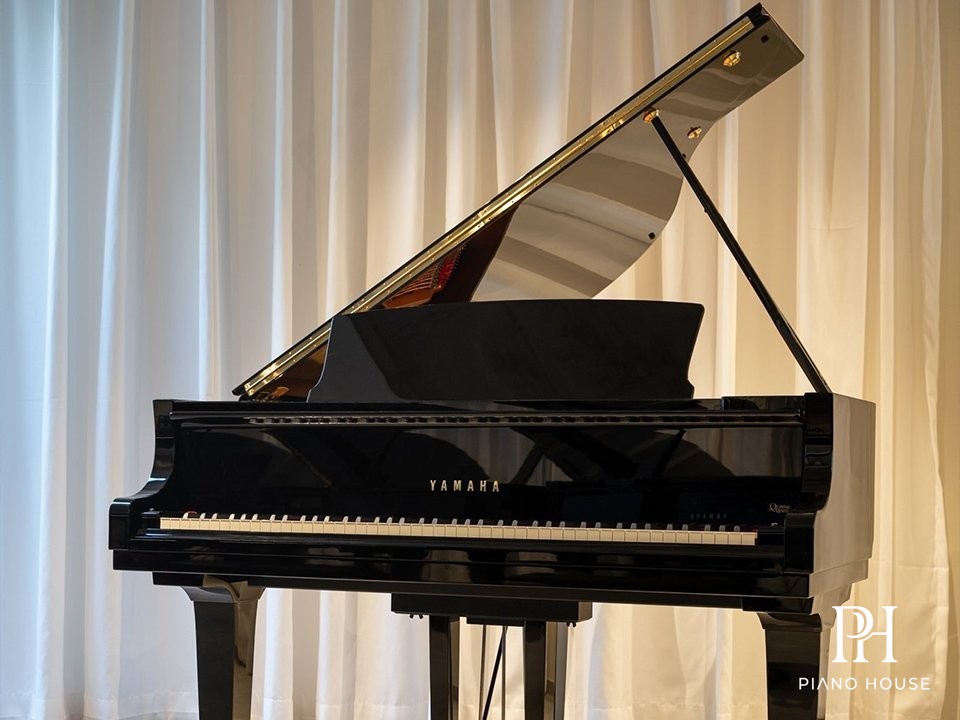 Yamaha C1X Grand Piano